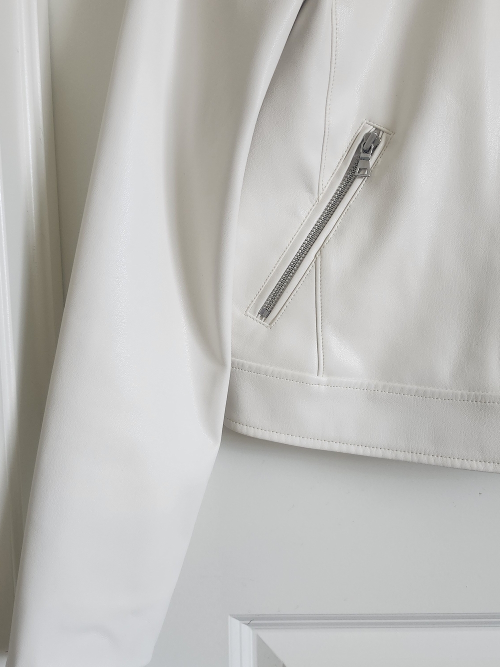 Ann Taylor Cream Collarless Leather Jacket with Silver Zips - Picture 6 of 9